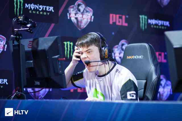 财务危机撤 财务危机撤